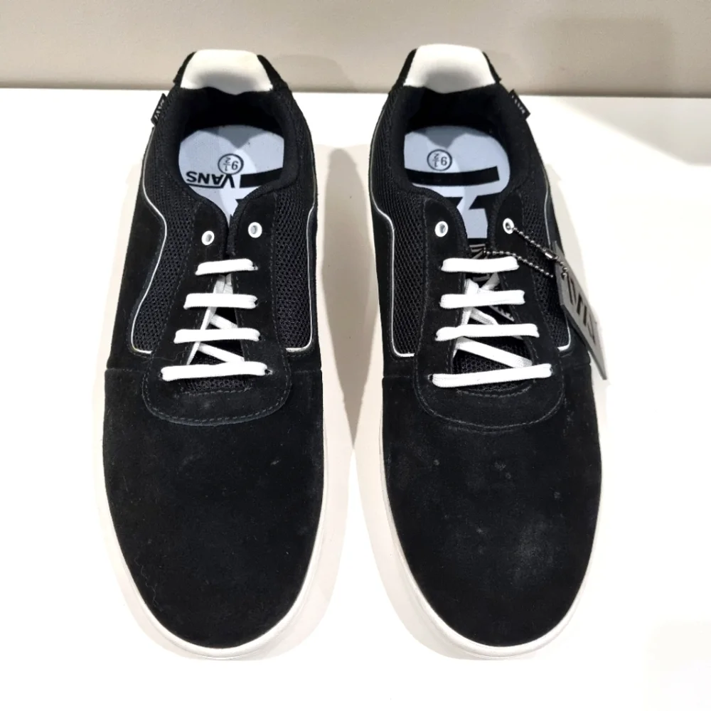 VANS Black and White Sneakers, NWT, Size 9.5 - Picture 2 of 11